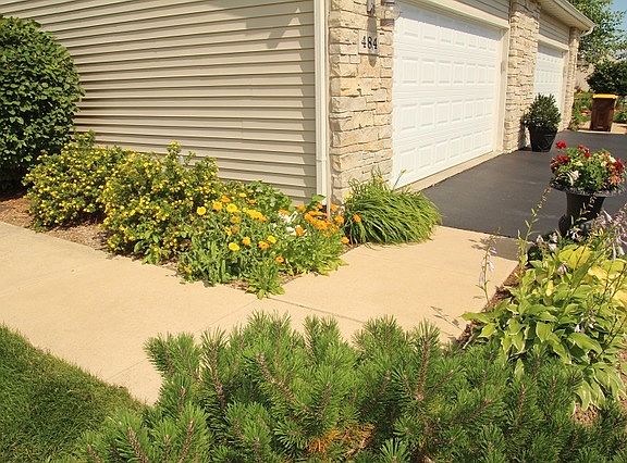 2nd image of 484 Prairie Knoll Dr #484
