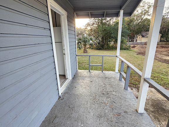 3rd image of 11245 Fort Caroline Rd
