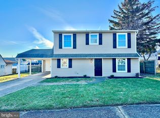 34 Holly Dr, Levittown, PA