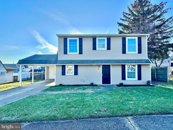 34 Holly Dr, Levittown, PA 19055
