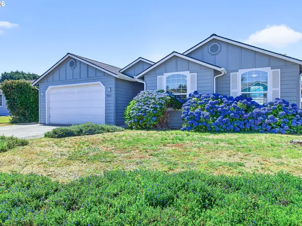 96407 Oceanside Dr E, Brookings, OR 97415