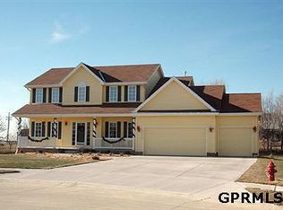 20910 McClellan Cres, Gretna, NE 68028