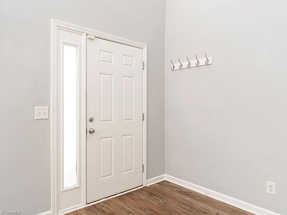 3rd image of 1139 Briarwood Dr