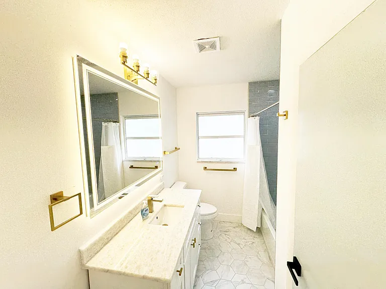 101 S Corona Ave — Photo 14