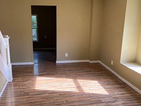 4th image of 2444 Wilcox St
