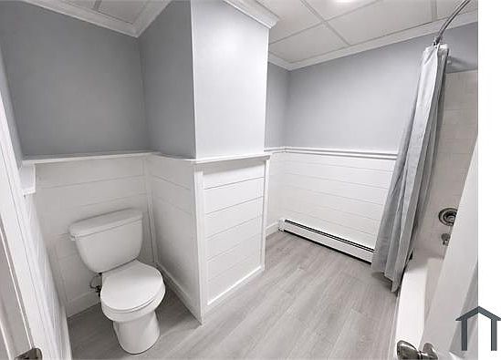 5th image of 220 Weir St APT 4