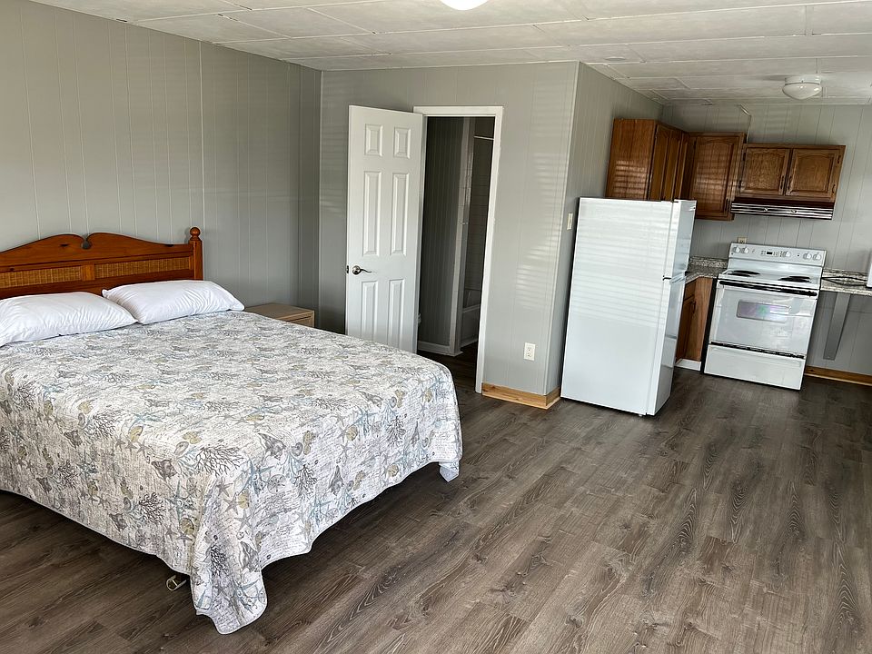 1st image of 112 N River Dr #7