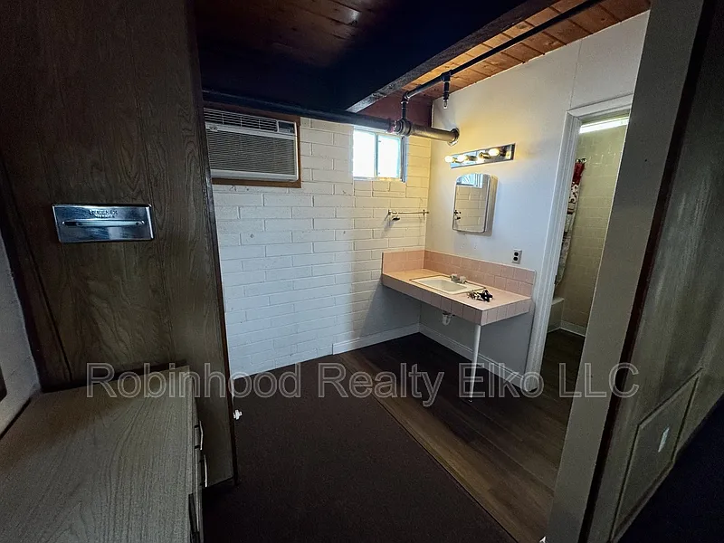 Studio, 1.0 bath, 340 sqft, $550 — Photo 2