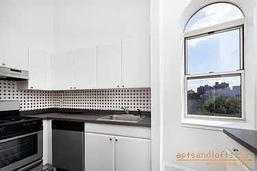 Rented by aptsandlofts.com