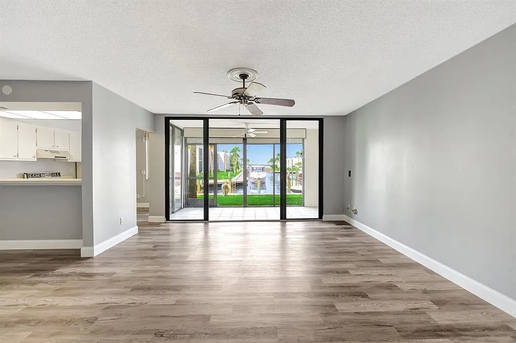 1 bed, 1.5 bath, 900 sqft, $1,850 — Photo 2