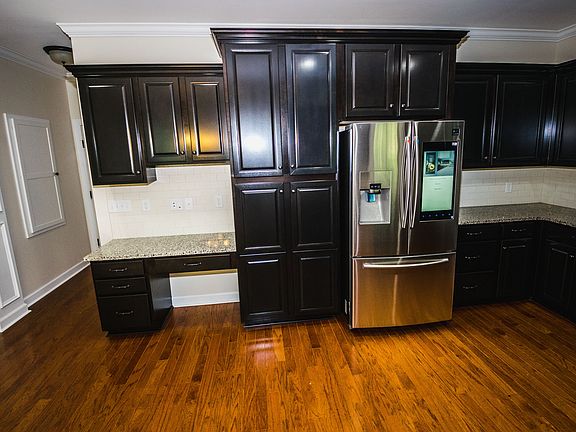 4th image of 340 Leigh Creek Dr