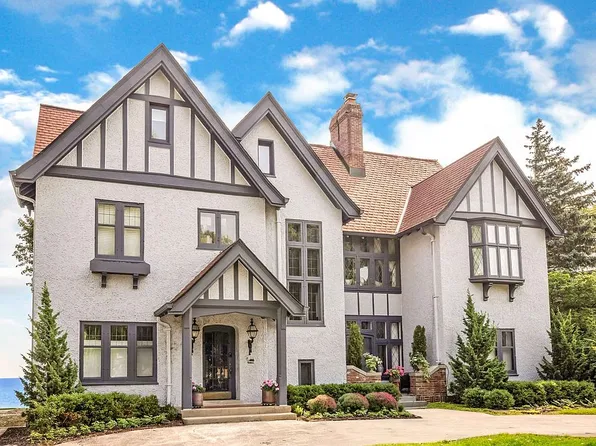3916 N Lake Dr, Shorewood, WI 53211
