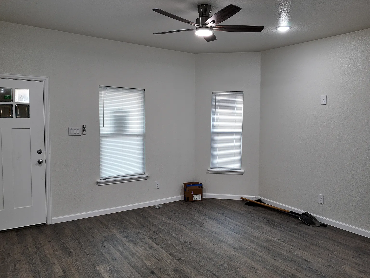 3 bed, 1100 sqft, $2,100 — Photo 3