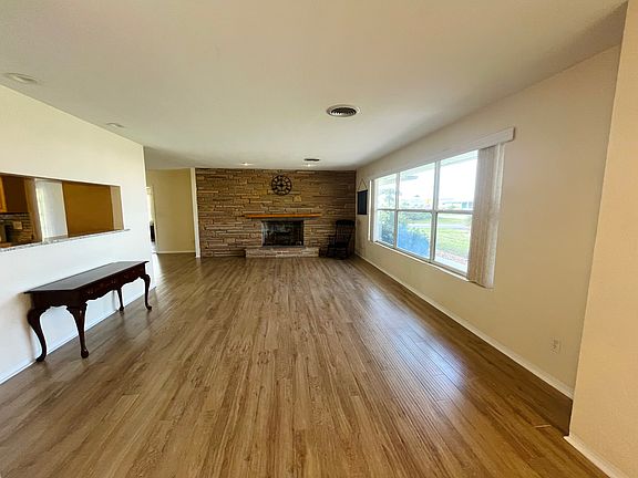 2nd image of 1903 John Anderson Dr Unit 1