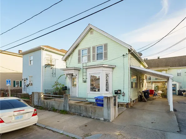 21 Lilac St, Pawtucket, RI 02860