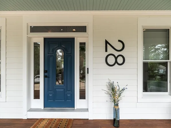 28 Grapevine Rd, Gloucester, MA 01930