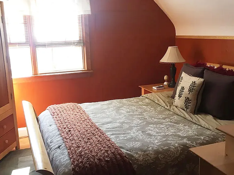UPSTAIRS BEDROOM 2
