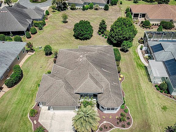 Rare 'park like' back yard