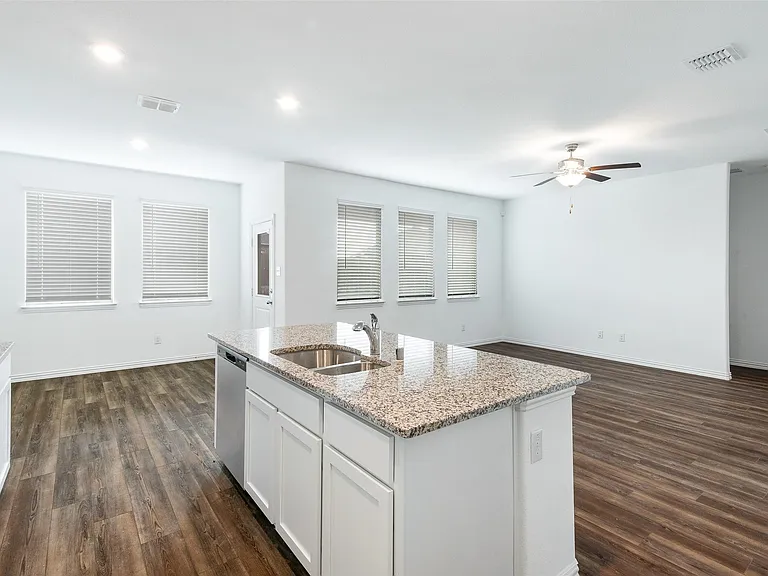 537 Robinson Way — Photo 5