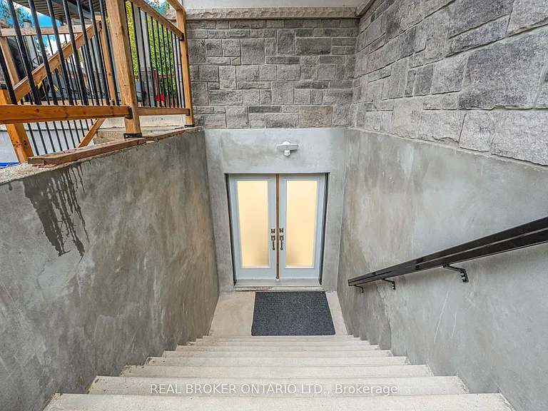 330 Maple Ave #BASEMENT — Photo 4