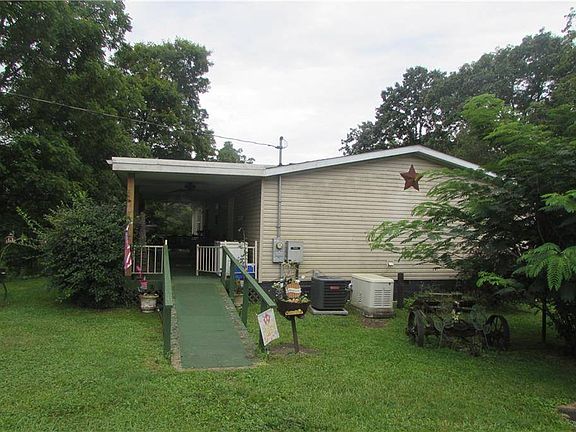 2nd image of 818 Mountain Dr