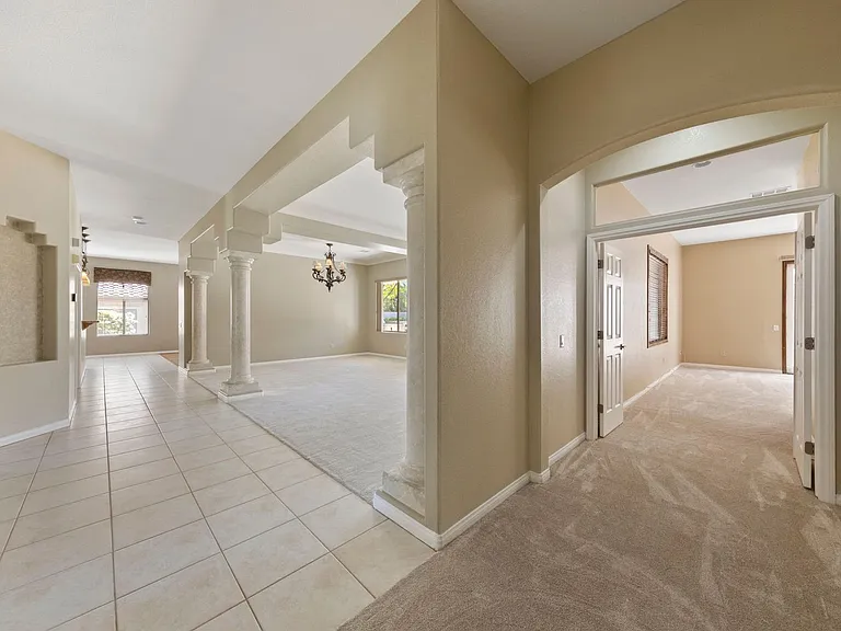 10221 Angel Peak Ct — Photo 32