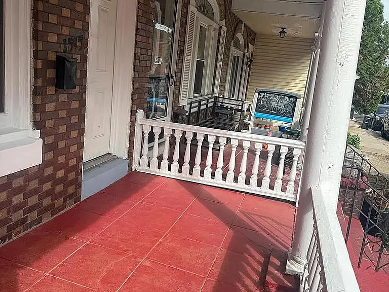 1515 Dyre St — Photo 2