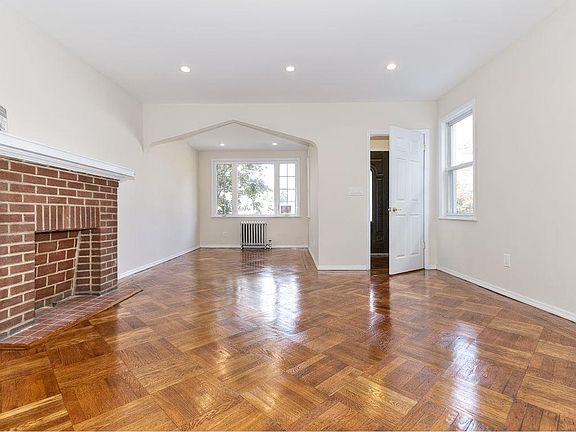 3rd image of 1515 E 56th St