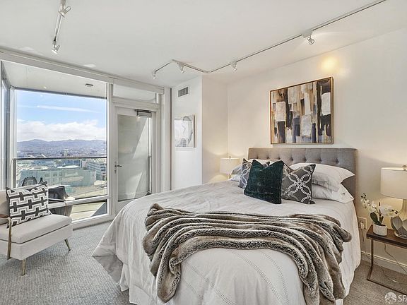 5th image of 425 1st St Unit 4406