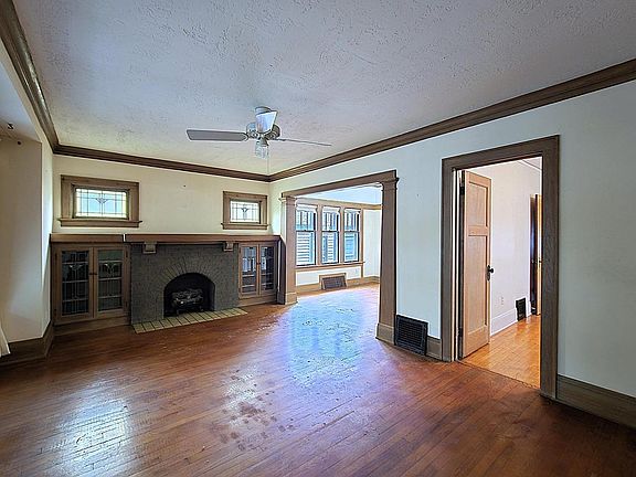 5th image of 627 E Russell AVENUE