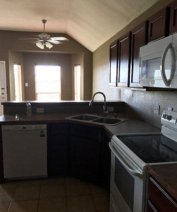 5th image of 1706 Margaret Ln