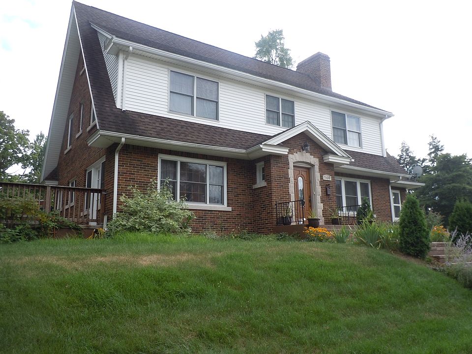 Elegant renovated colonial