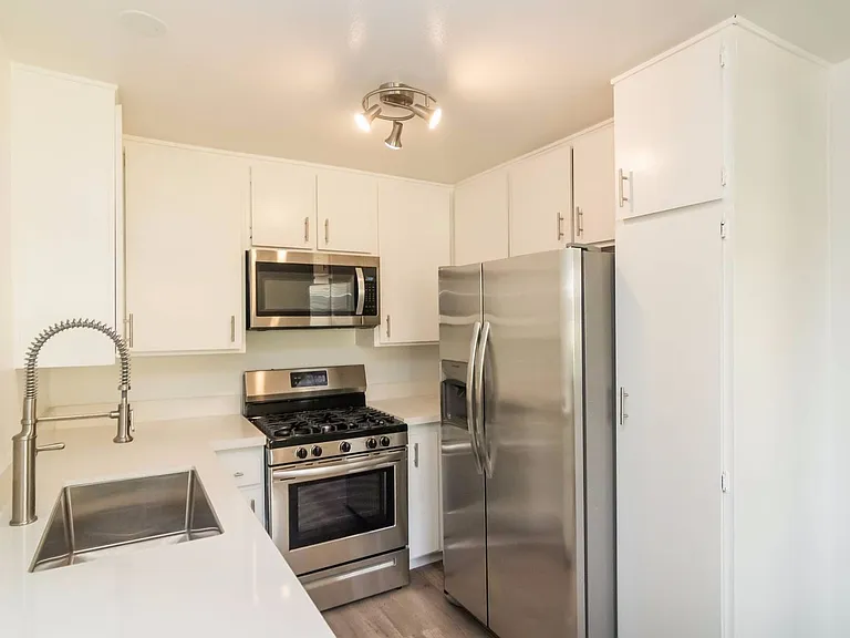 Montrose Villas — Photo 3
