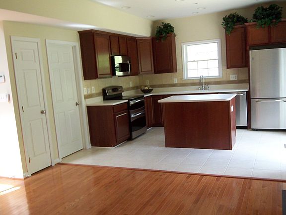 5th image of 166 Olen Dr #B