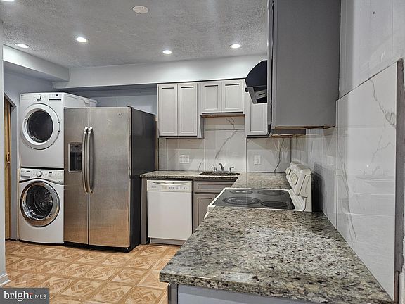 2nd image of 108 E Cornell Dr