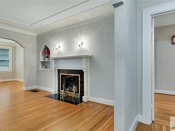 5th image of 1308 E 51st St