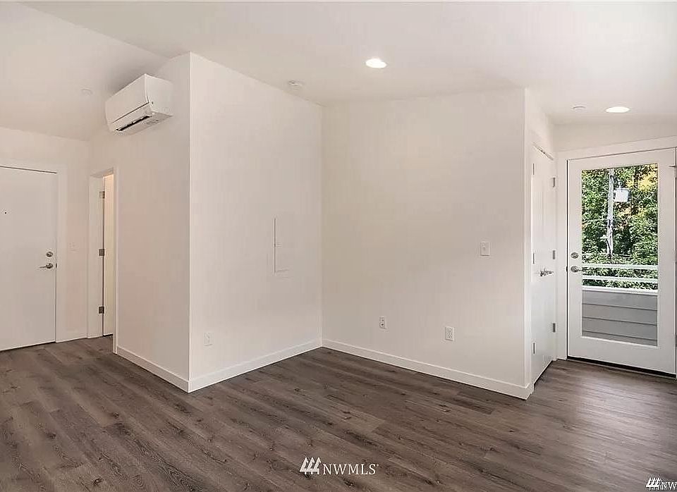 1st image of 315 W Roy St #301