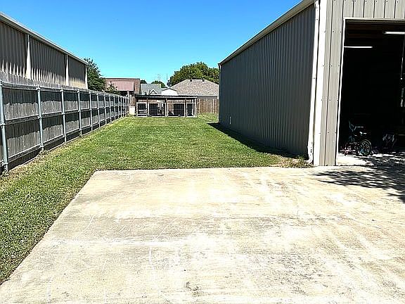 5th image of 966 N Kade Ln