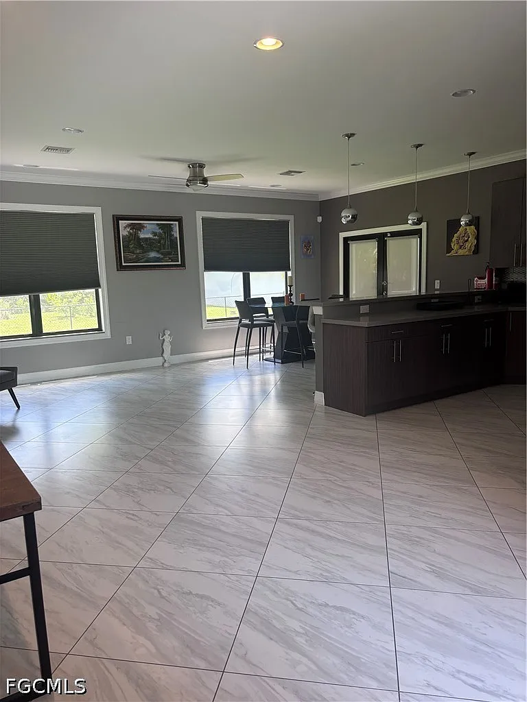 4 bed, 3.0 bath, 2386 sqft, $3,000 — Photo 3