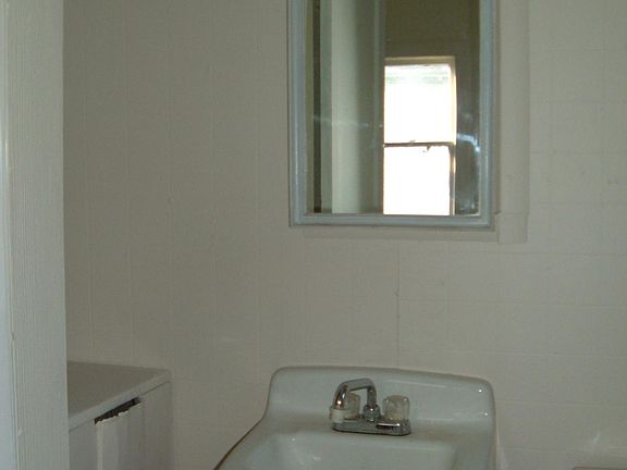 5th image of 1006 NE 8th Ave