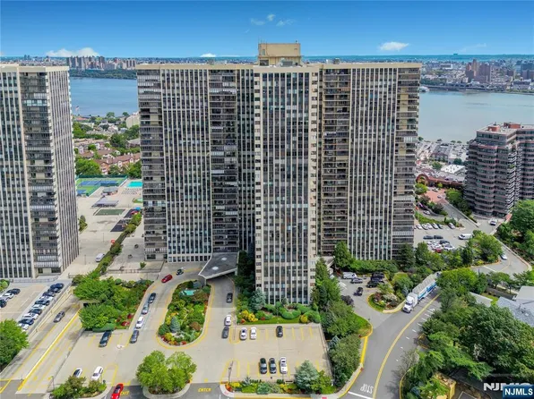 200 Winston Dr APT 2207, Cliffside Park, NJ 07010