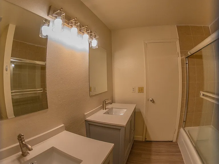 Varsity Townhouses - Student Housing — Photo 14