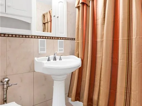 2580 Ocean Parkway image 13 of 19