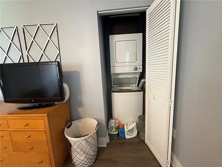 907 Spring Way — Photo 45