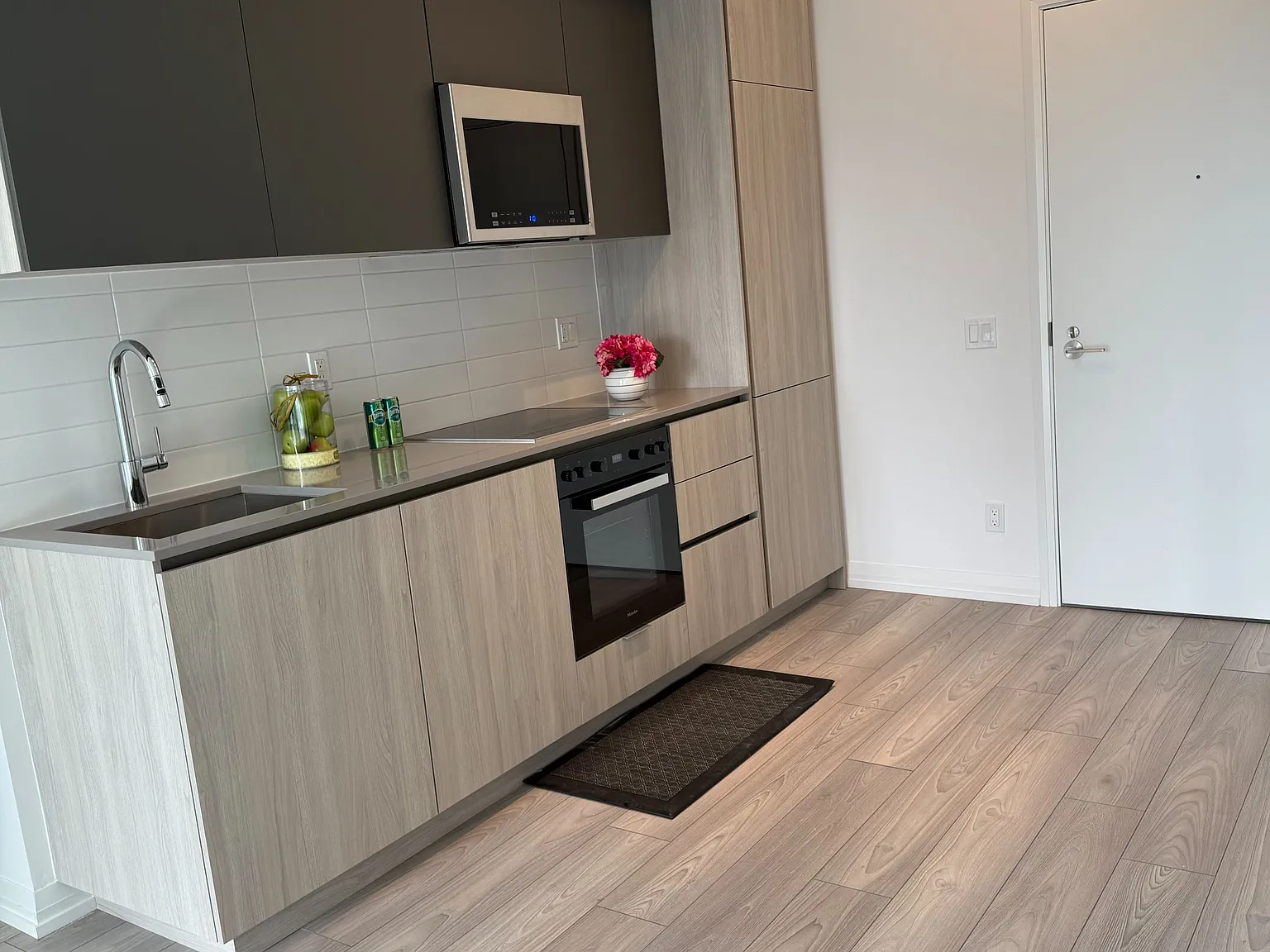 2 bed, $3,200 — Photo 3