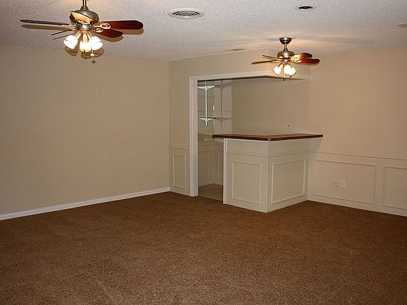 4th image of 8300 Oak Ct