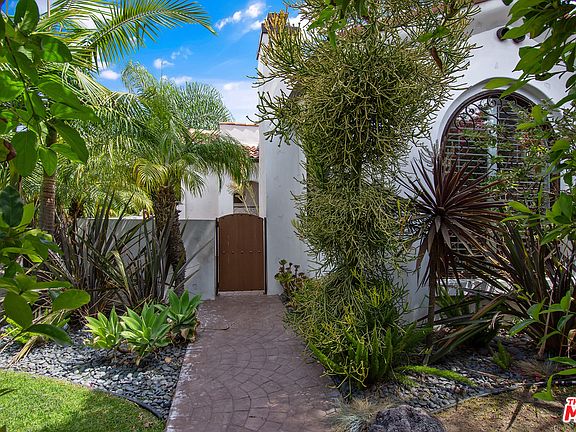 5th image of 602 N Formosa Ave
