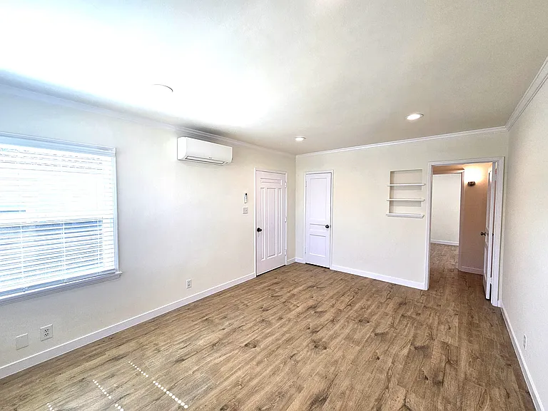 1401 W Victory Blvd #1401 — Photo 5