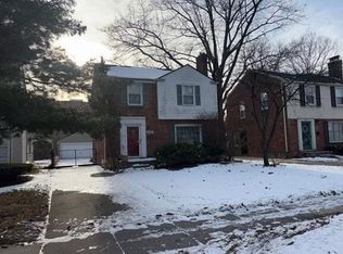 1669 Bournemouth Rd, Grosse Pointe Woods, MI 48236