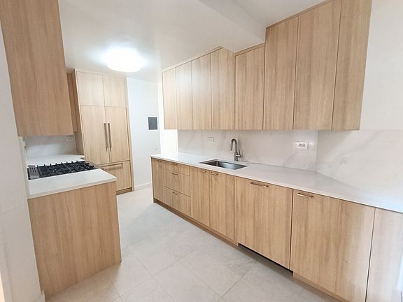 4th image of 101 W 55th St #1312